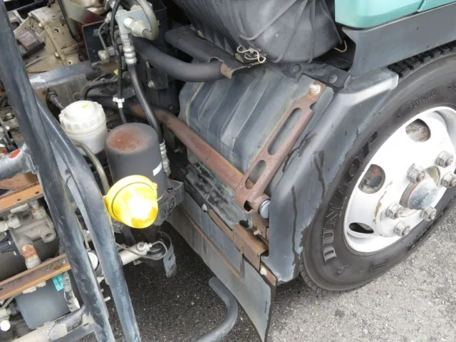 運転席側フェンダーステーにサビがあります。|いすゞ フォワード 2RG-FRR90S2(2WD)の写真29