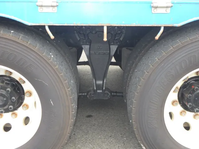 タイヤ間の状態です。(エアサスです。)|三菱 スーパーグレート QPG-FU64VZの写真5