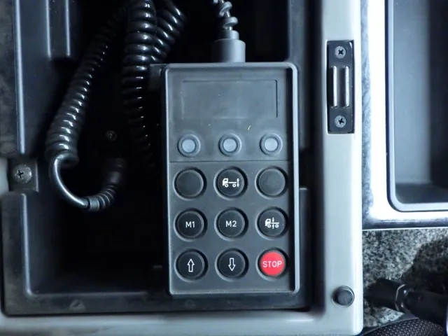 エアサスのコントローラーです。|三菱 スーパーグレート QPG-FU64VZの写真16