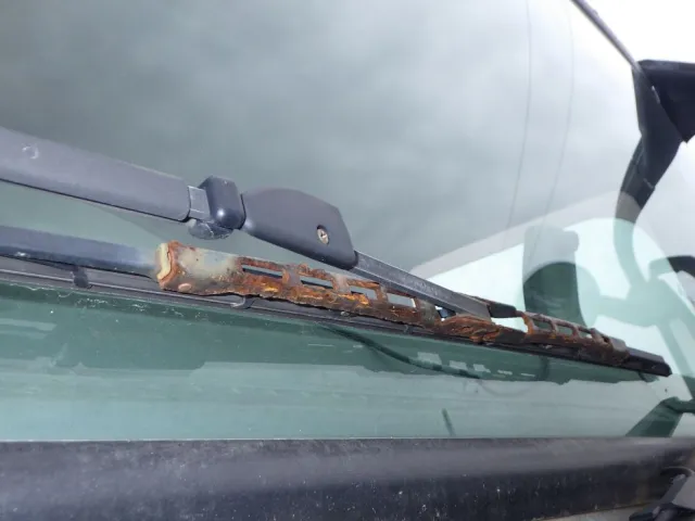 ワイパーブレードにサビがあります。|三菱 スーパーグレート QPG-FU64VZの写真24