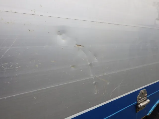 左右のアオリにキズ・ヘコミがあります。|三菱 スーパーグレート QPG-FU64VZの写真27