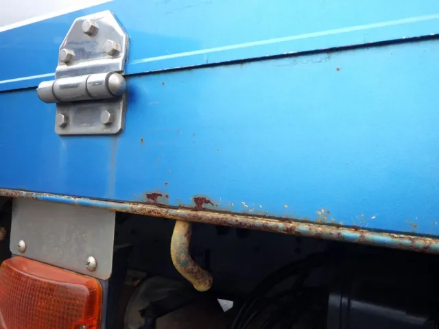 左右のサイドレールにサビがあります。|三菱 スーパーグレート QPG-FU64VZの写真29