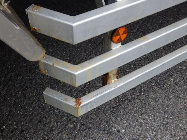 左右のサイドバンパーにサビがあります。|三菱 スーパーグレート QPG-FU64VZの写真31