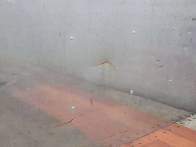 プロテクター裏側にキズ・サビ・ヘコミがあります。|三菱 スーパーグレート QPG-FU64VZの写真32