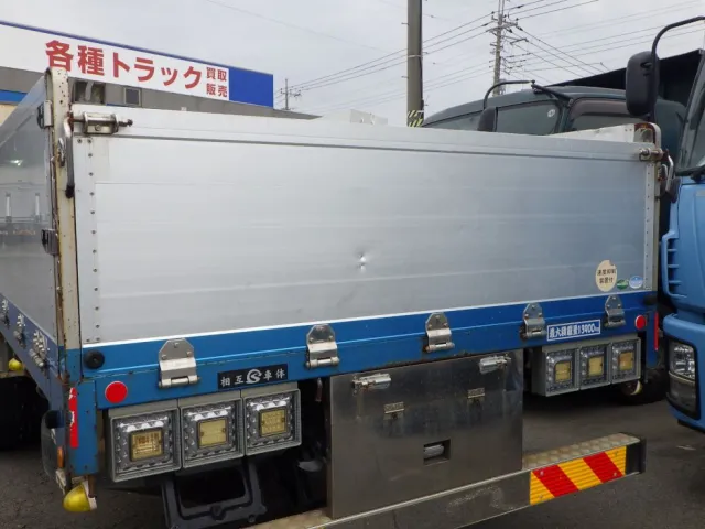 リヤ周りにキズ・サビ・ヘコミがあります。|三菱 スーパーグレート QPG-FU64VZの写真35