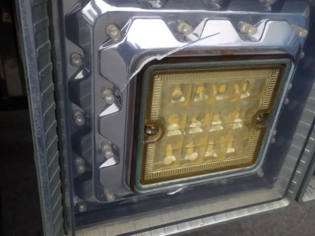 左右のテールレンズにヒビがあります。|三菱 スーパーグレート QPG-FU64VZの写真37