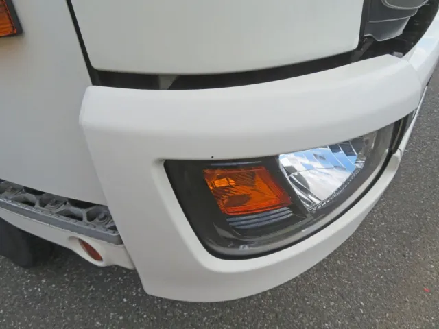 フロントバンパーに小さいキズがあります。|日野 レンジャー 2KG-FD2ABA(2WD)の写真24
