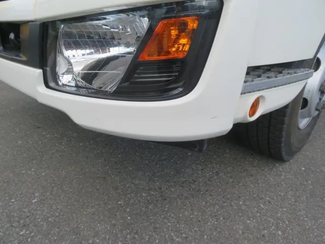 フロントバンパーに小さいキズがあります。|日野 レンジャー 2KG-FD2ABA(2WD)の写真25