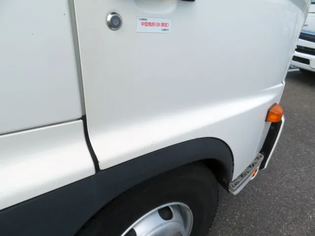 運転席側ドアに細かいキズがあります。|日野 レンジャー 2KG-FD2ABA(2WD)の写真27