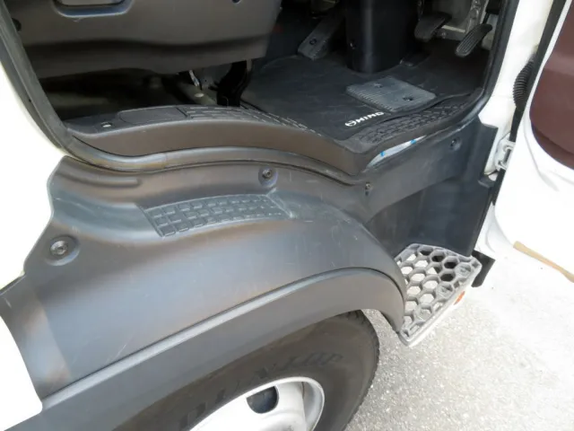 運転席側乗り口に細かいキズがあります。|日野 レンジャー 2KG-FD2ABA(2WD)の写真30