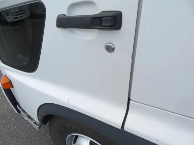 助手席側ドアに細かいキズがあります。|日野 レンジャー 2KG-FD2ABA(2WD)の写真33