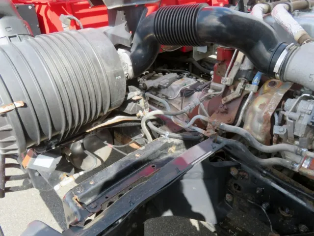 配管・ネジなど細かい部品にサビがあります。|日野 レンジャー 2KG-FD2ABA(2WD)の写真36