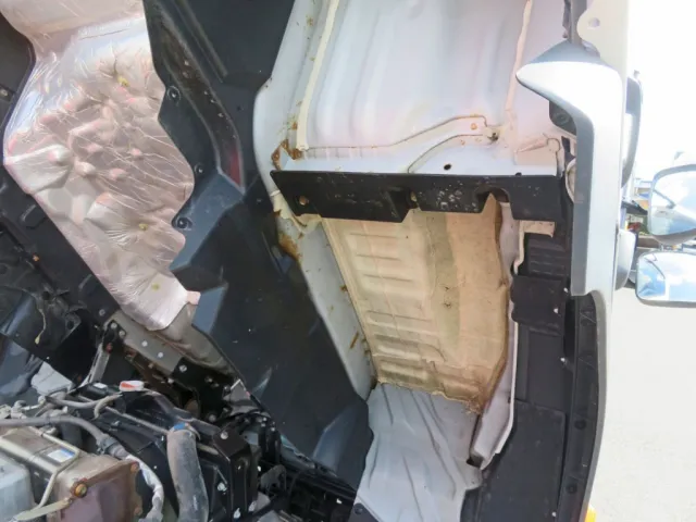 フロントフェンダー内部に軽いサビがあります。|日野 レンジャー 2KG-FD2ABA(2WD)の写真37