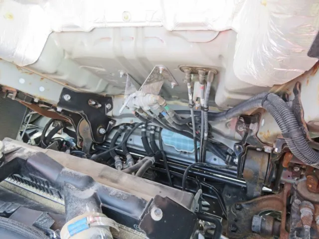 キャブ下にサビがあります。|日野 レンジャー 2KG-FD2ABA(2WD)の写真39