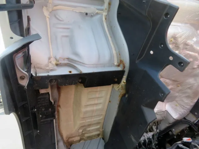 フロントフェンダー内部に軽いサビがあります。|日野 レンジャー 2KG-FD2ABA(2WD)の写真42