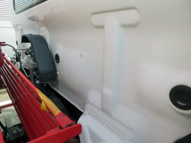 キャブ後方に小さいキズがあります。|日野 レンジャー 2KG-FD2ABA(2WD)の写真45