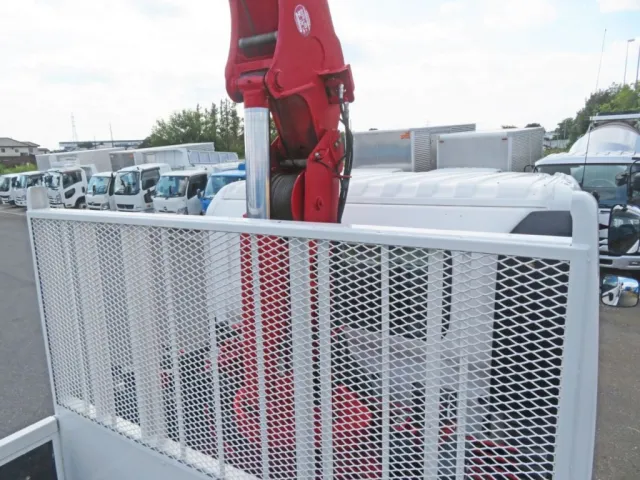 鳥居上部の木材が外されています。|日野 レンジャー 2KG-FD2ABA(2WD)の写真49