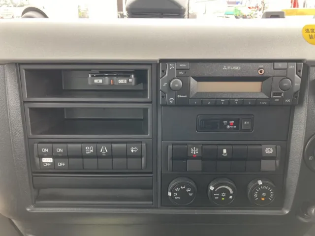 インパネ周りです。|三菱 ファイター 2KG-FK62FZの写真27