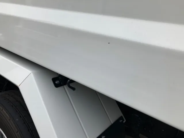 ボデー左後方(リアフェンダー周辺)に点キズが有ります。|三菱 ファイター 2KG-FK62FZの写真36