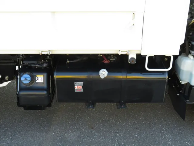 燃料タンクは70Lです。|いすゞ エルフ 2RG-NJR88AT(2WD)の写真14