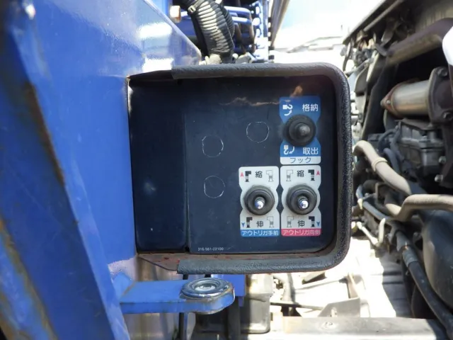 アウトリガーの状態です。|いすゞ フォワード PKG-FRR90S1(2WD)の写真13