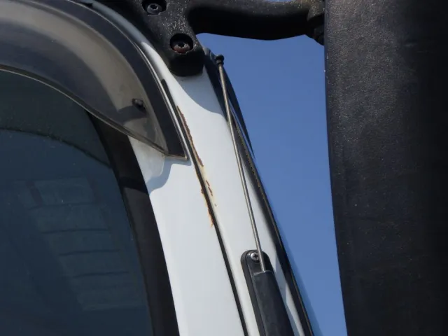 運転席側ピラーにキズ、ヘコミがあります。|いすゞ フォワード PKG-FRR90S1(2WD)の写真26