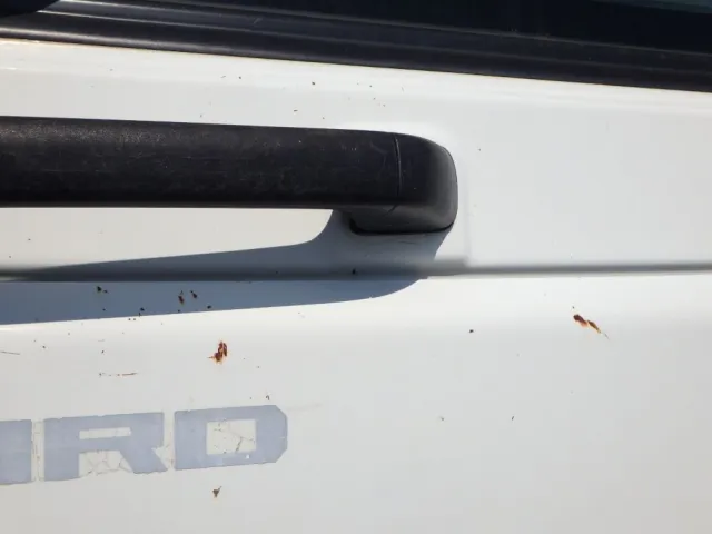 フロントパネルに飛び石キズがあります。|いすゞ フォワード PKG-FRR90S1(2WD)の写真27