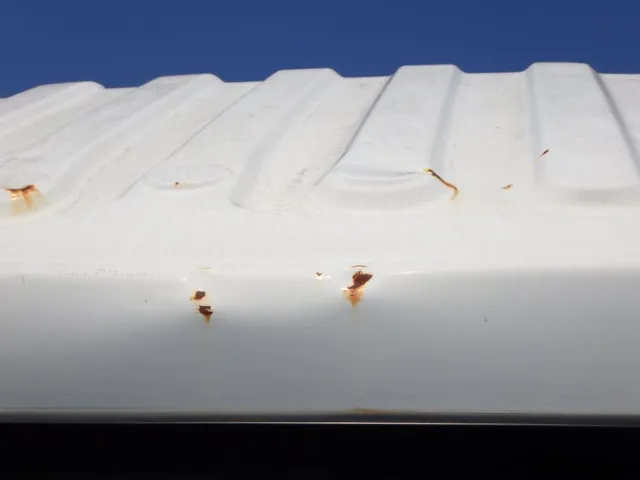 ルーフにキズ・サビ・ヘコミがあります。|いすゞ フォワード PKG-FRR90S1(2WD)の写真33