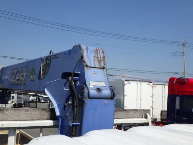 ブーム前方にキズ・サビ・ヘコミがあります。|いすゞ フォワード PKG-FRR90S1(2WD)の写真41