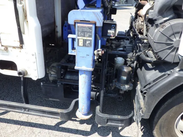 運転席側アウトリガーにキズ・サビがあります。|いすゞ フォワード PKG-FRR90S1(2WD)の写真42