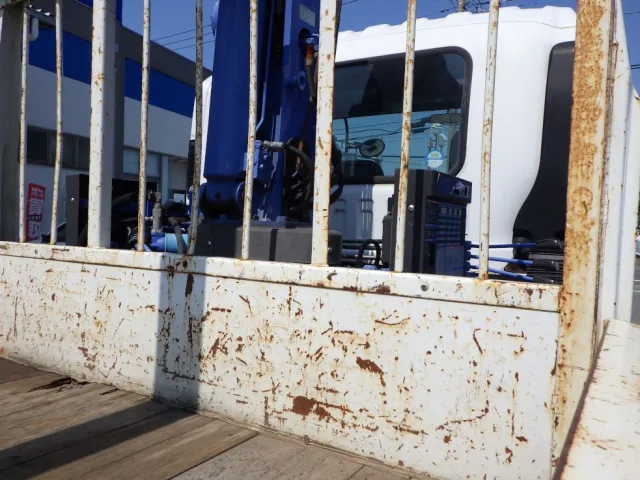 トリイ裏側にキズ・サビ・曲がりがあります。|いすゞ フォワード PKG-FRR90S1(2WD)の写真47