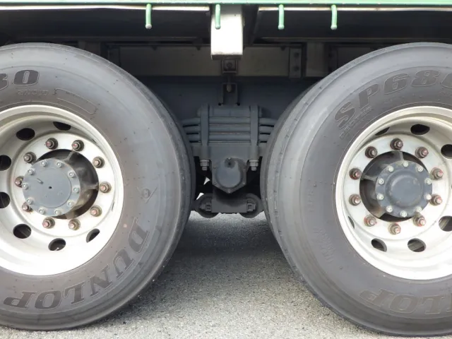 タイヤ間の状態です。|UDトラックス クオン QPG-CD5ZLの写真5