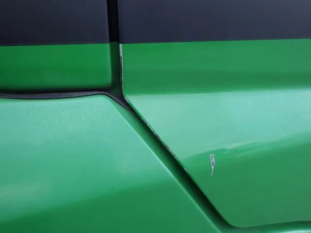 運転席側ドアにキズがあります。|UDトラックス クオン QPG-CD5ZLの写真20