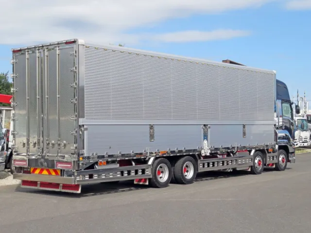 いすゞ ギガ 2PG-CYJ77Cの写真4