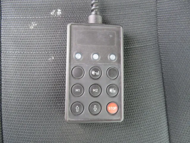 エアサスのコントローラーです。|いすゞ ギガ 2PG-CYJ77Cの写真21