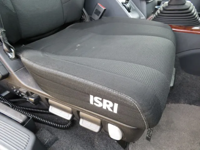 運転席座面の状態です。|いすゞ ギガ 2PG-CYJ77Cの写真30