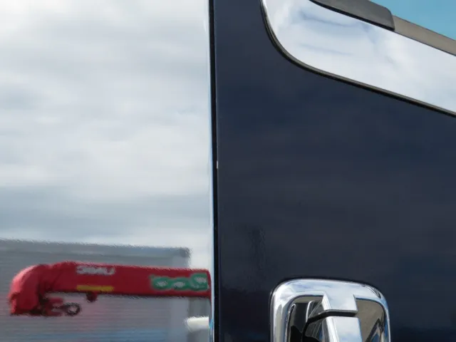 運転席ドアの端に小キズがあります。|いすゞ ギガ 2PG-CYJ77Cの写真33