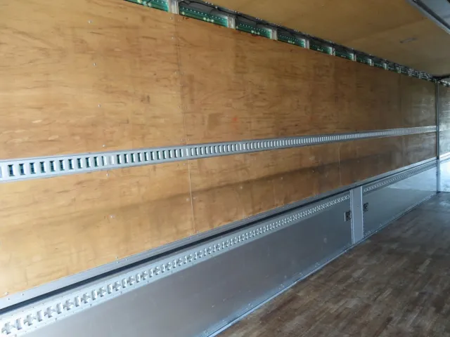 庫内側面の状態です。|いすゞ ギガ 2PG-CYJ77Cの写真37