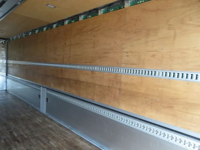 庫内側面の状態です。|いすゞ ギガ 2PG-CYJ77Cの写真38