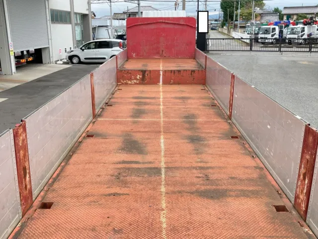 床は縞板鉄板張り・スタンション7対・引き出しフック23対付いています。|トレクス  PLG241BCの写真14