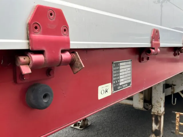 アオリヒンジピンは脱着可能です。ヒンジピンが計4か所欠品しています|トレクス  PLG241BCの写真19