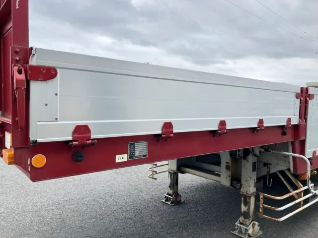 助手席側前方アオリの状態です。キズ・凹みがあります|トレクス  PLG241BCの写真27