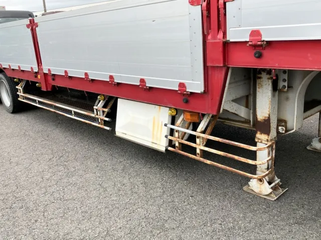 運転席側サイドバンパーの状態です。キズ・サビ・曲がりがあります|トレクス  PLG241BCの写真36