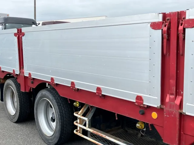 運転席側中央後アオリの状態です。キズ・凹みがあります|トレクス  PLG241BCの写真37