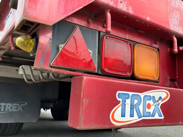 左右テールランプブラケットに曲がりがあります。|トレクス  PLG241BCの写真41