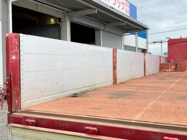 助手席側アオリ内面の状態です。キズ・凹みがあります|トレクス  PLG241BCの写真43