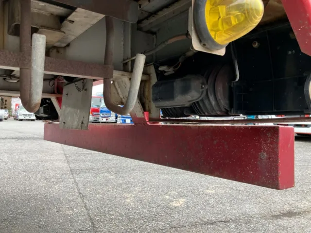 リヤバンパー裏側のサビがあります。|トレクス  PLG241BCの写真49