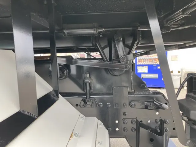 シャーシとサブフレームの状態です。|日野 プロフィア 2DG-FS1AGE(6x4)の写真7
