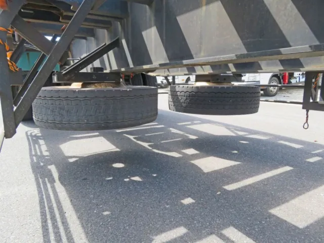 スペアタイヤ付きです。（2本）|日通  NT2340改の写真19