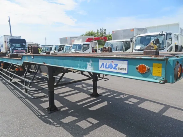 サイドレールに塗装の剥がれ・細かいキズ・軽いサビがあります。|日通  NT2340改の写真24